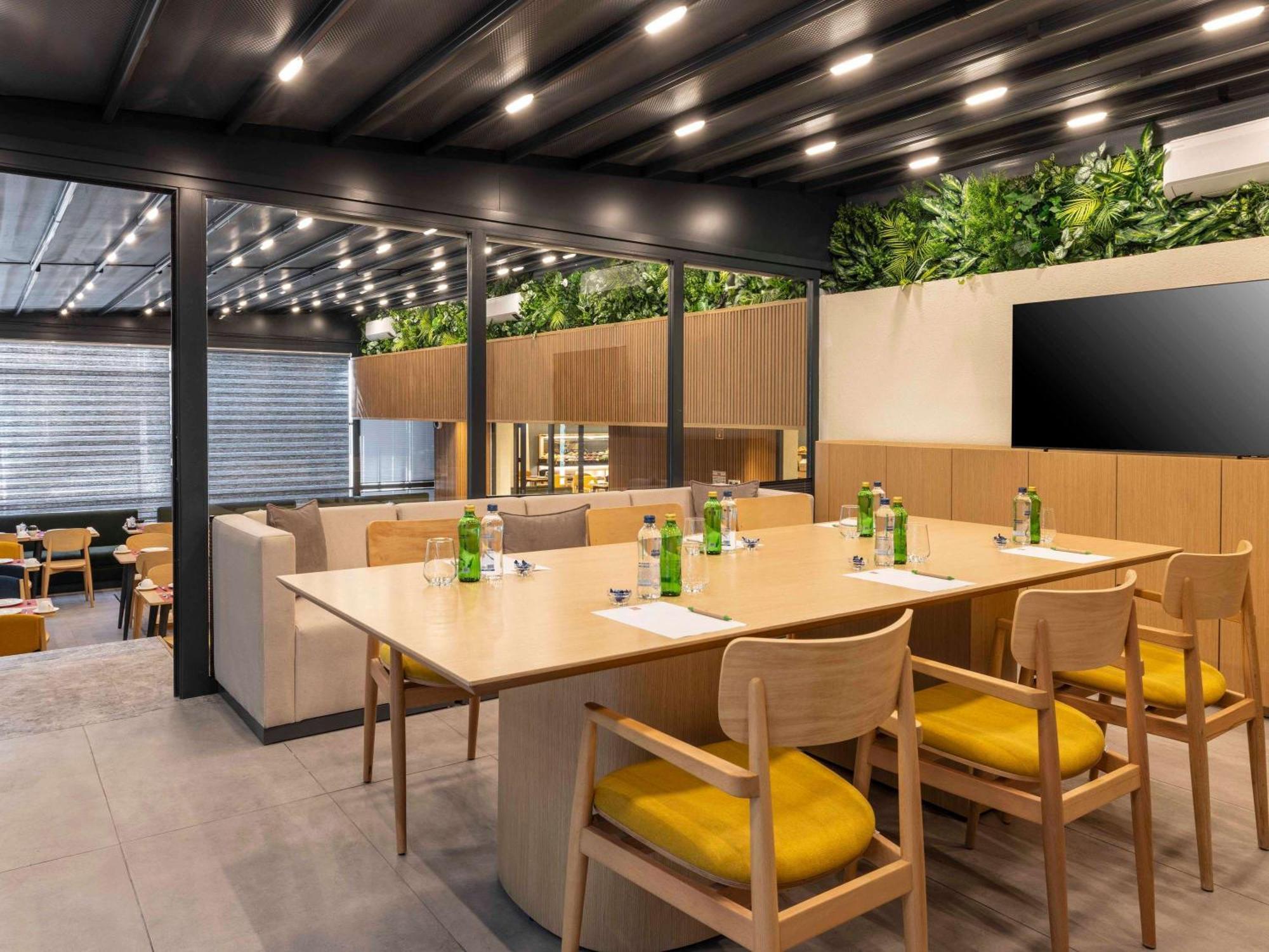 Отель Ibis Istanbul Sisli Экстерьер фото